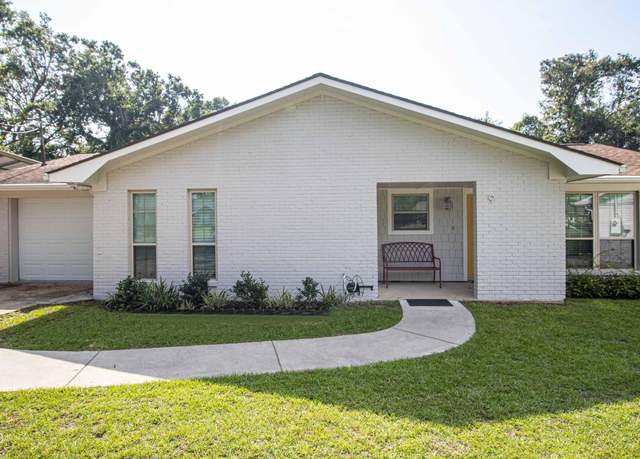 Property at 9 Hartford Pl, Gulfport, MS 39507, 3 beds, 2 baths