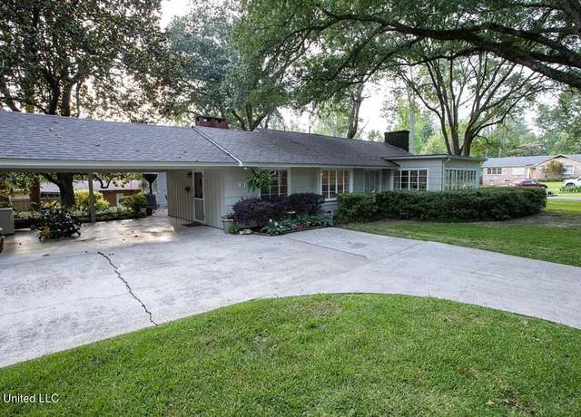 Property at 25 Bay Cir, Laurel, MS 39440, 3 beds, 2 baths