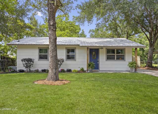 Property at 133 Hickory Dr, Ocean Springs, MS 39564, 3 beds, 1 bath