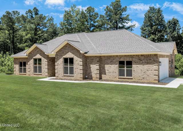 Property at 368 Magnolia Cir, Sarah, MS 38665, 4 beds, 2 baths