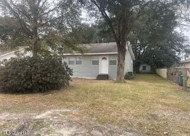 Property at 2407 11th St, Pascagoula, MS 39567, 2 beds, 1 bath