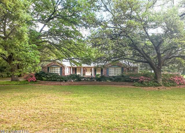 Property at 9 Adam Cir, Natchez, MS 39120, 3 beds, 2.5 baths