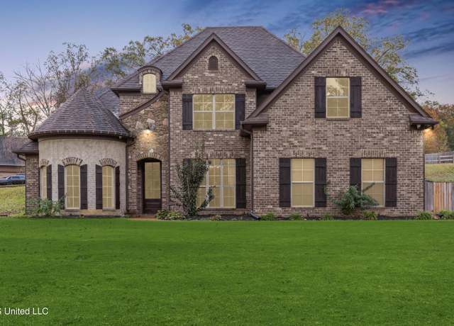 Property at 9879 Cypress Hollow Dr, Olive Branch, MS 38654, 5 beds, 3 baths