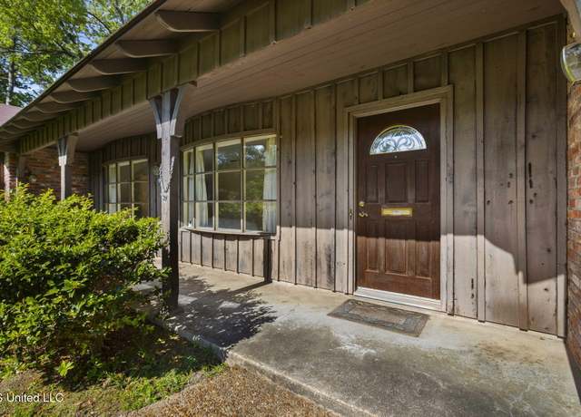 Property at 160 Marblehead Ct, Jackson, MS 39211, 5 beds, 3.5 baths