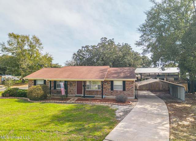 Property at 2014 Saint James Blvd, Gulfport, MS 39507, 4 beds, 2 baths