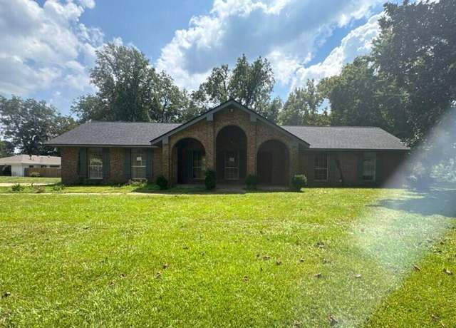Property at 100 W Pecan Tree Ln, Vicksburg, MS 39183, 3 beds, 2 baths