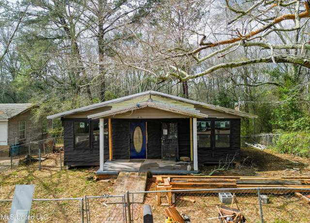 Property at 610 NW 9th Ave, Magee, MS 39111, 2 beds, 2 baths