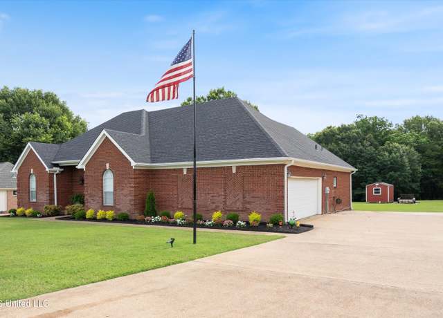 Property at 104 Leslie Dr, Senatobia, MS 38668, 3 beds, 2 baths