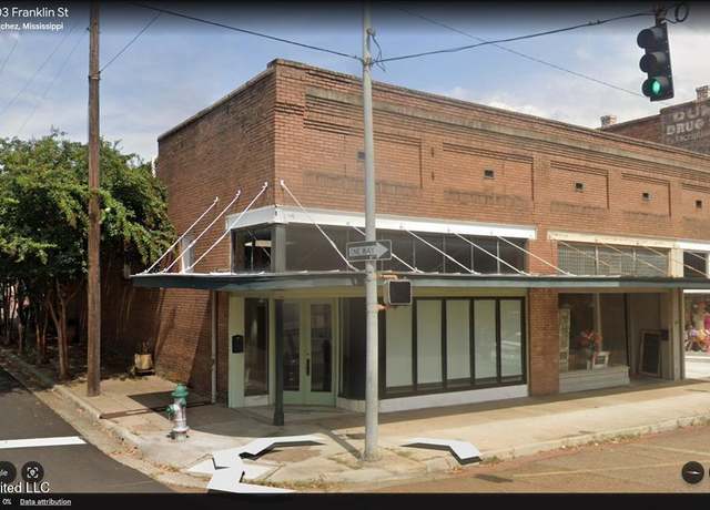 Property at 701 Franklin St, Natchez, MS 39120, 1 bed, 1.5 baths