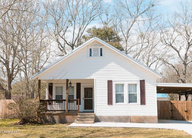 Property at 3021 Smith Dr, Gautier, MS 39553, 3 beds, 2 baths