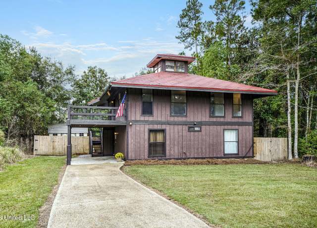 Property at 7313 Ieke Cir, Diamondhead, MS 39525, 3 beds, 2 baths