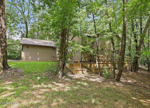 Property at 1844 Eastover Dr, Jackson, MS 39211, 5 beds, 3.5 baths