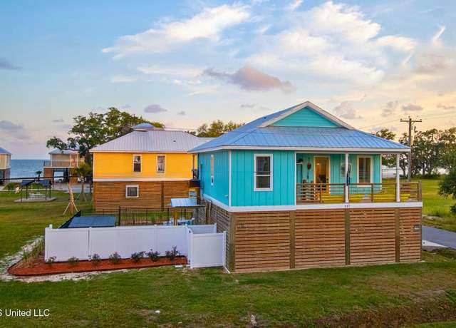 Property at 127 17th St, Gulfport, MS 39507, 3 beds, 2.5 baths