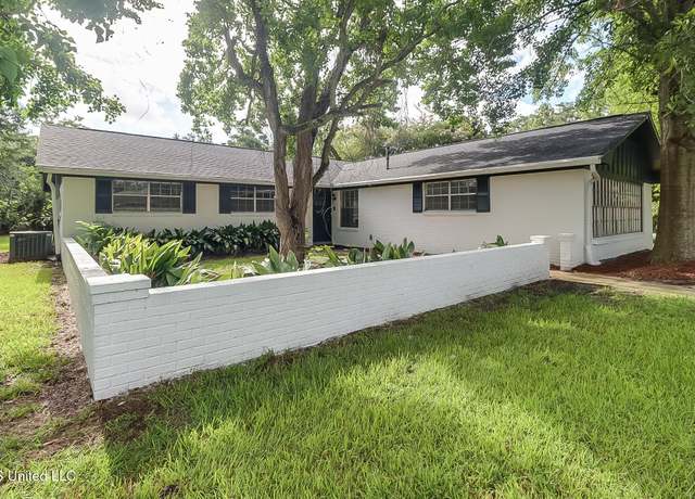 Property at 100 Royal Dr, Long Beach, MS 39560, 4 beds, 2 baths