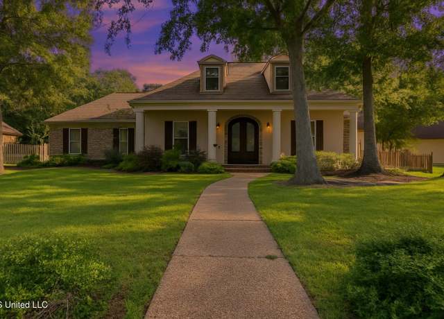 Property at 3208 Oakleigh Cir, Ocean Springs, MS 39564, 4 beds, 3 baths
