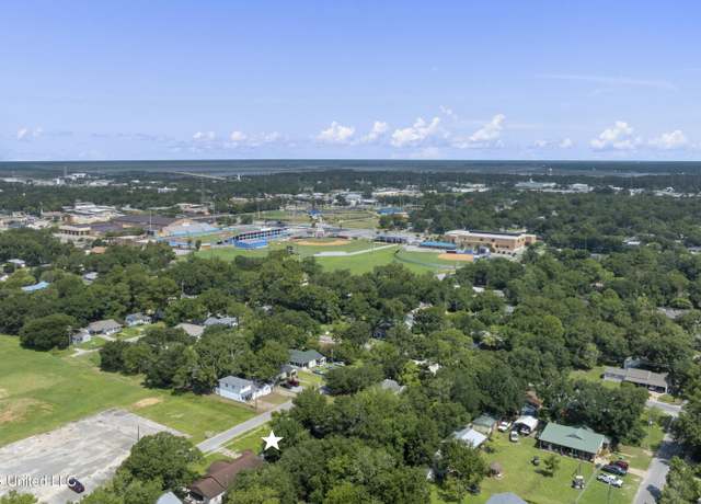 Property at 2210 12th St, Pascagoula, MS 39567