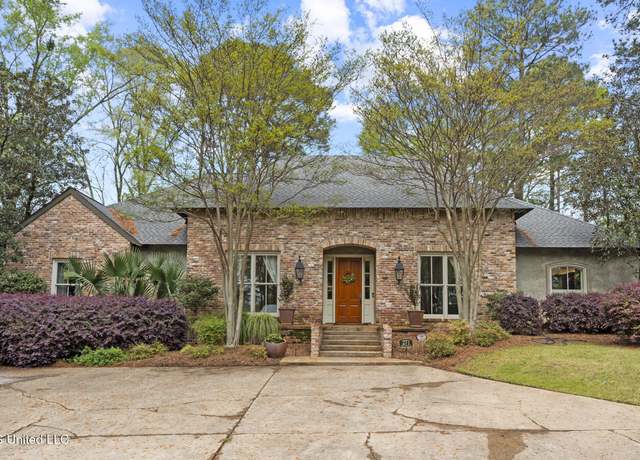 Property at 271 Highland Pl Dr, Jackson, MS 39211, 4 beds, 5.5 baths