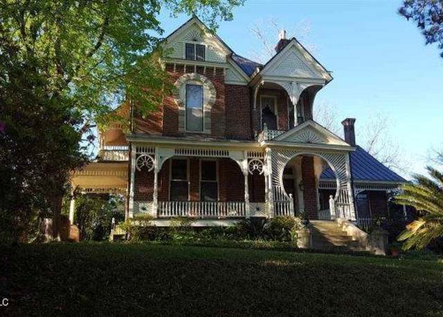Property at 1016 Main St, Natchez, MS 39120, 4 beds, 2.5 baths