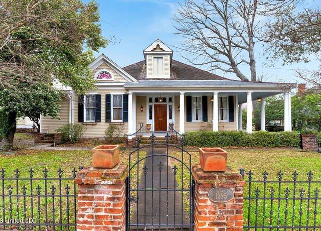 Property at 26 Homochitto St, Natchez, MS 39120, 5 beds, 4 baths