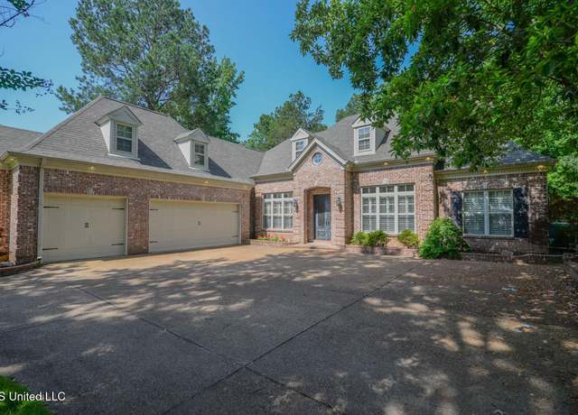 Property at 6235 Autumn Oaks Dr, Olive Branch, MS 38654, 4 beds, 3 baths