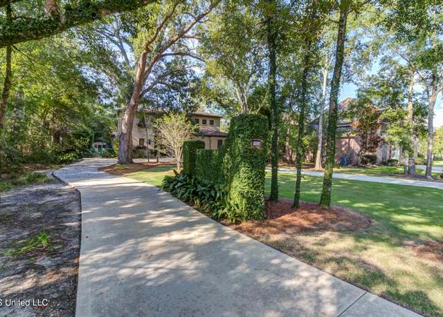 Property at 11534 Hillcrest Rd, Gulfport, MS 39503, 4 beds, 4.5 baths