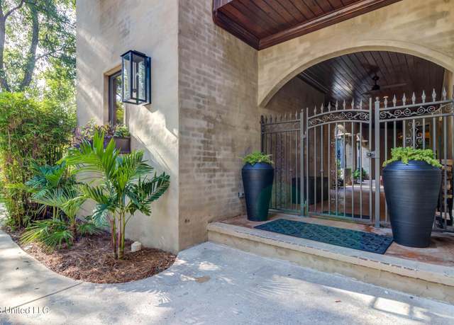 Property at 11534 Hillcrest Rd, Gulfport, MS 39503, 4 beds, 4.5 baths