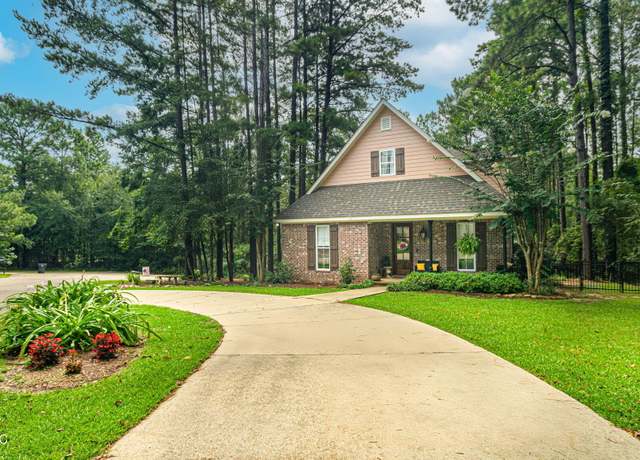 Property at 10 Stone Dr, Hattiesburg, MS 39402, 3 beds, 2.5 baths