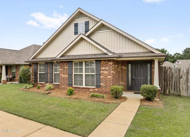Property at 3233 W Hartland Dr, Southaven, MS 38672, 4 beds, 2 baths