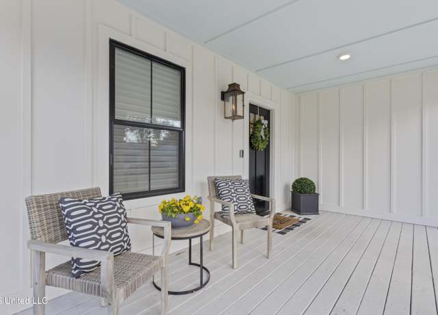 Property at 406 Russell Ave, Ocean Springs, MS 39564, 3 beds, 2 baths