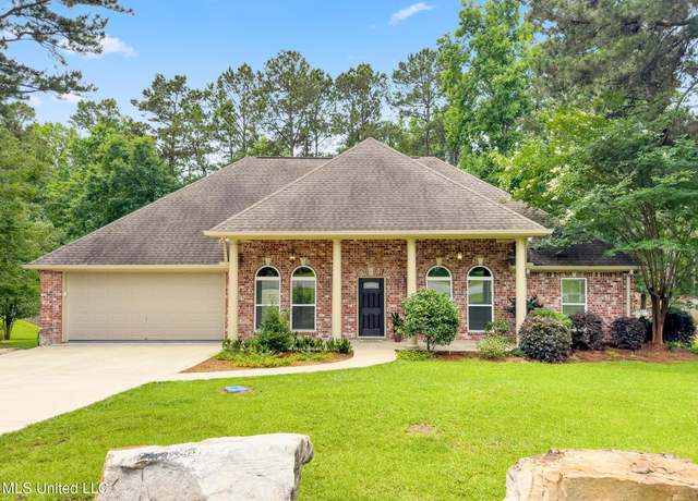 Property at 66 Auburn Pl, Hattiesburg, MS 39402, 4 beds, 2 baths