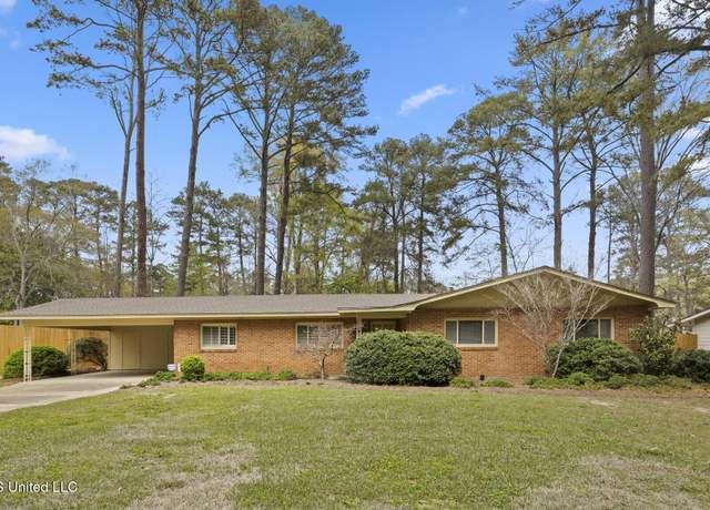 Property at 2136 E Northside Dr, Jackson, MS 39211, 3 beds, 2.5 baths