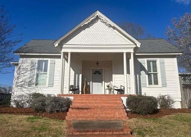 Property at 228 W Chippewa St, Brookhaven, MS 39601, 4 beds, 4 baths