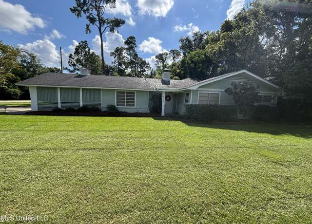 Property at 4712 Oak Ave, Gulfport, MS 39507, 3 beds, 2.5 baths