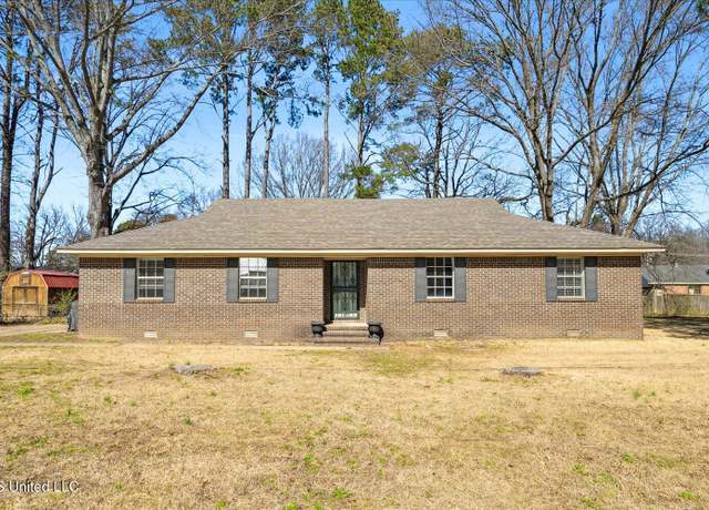 Property at 310 Lafayette St, Senatobia, MS 38668, 3 beds, 2 baths