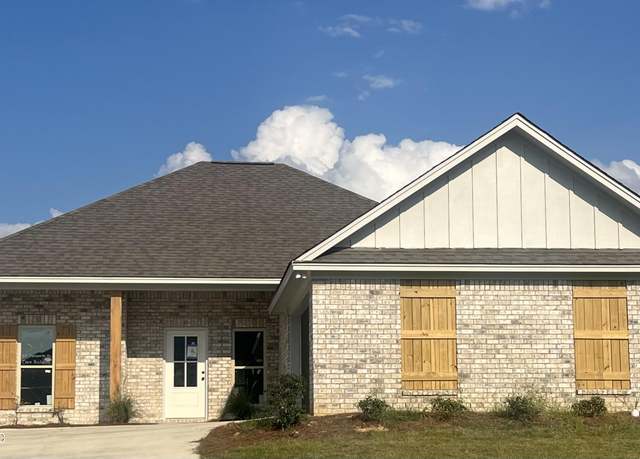 Property at 110 Madisonville Dr, Canton, MS 39046, 5 beds, 2 baths
