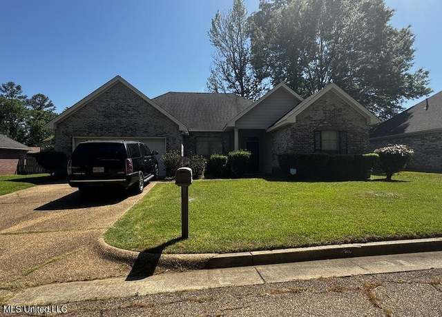 Property at 5 Woodhaven Gardens Cir, Jackson, MS 39206, 3 beds, 2 baths