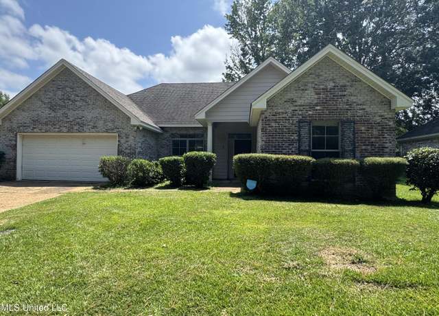 Property at 5 Woodhaven Gardens Cir, Jackson, MS 39206, 3 beds, 2 baths