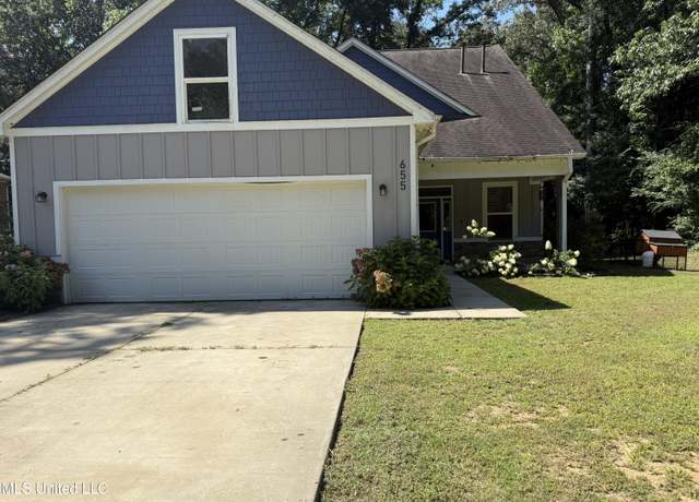Property at 655 S Thunderbird Dr, Hernando, MS 38632, 4 beds, 2.5 baths