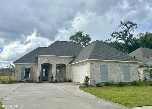 Property at 406 Butternut Dr, Canton, MS 39046, 3 beds, 2 baths