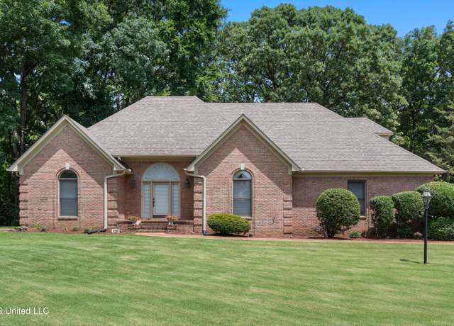 Property at 8136 Saddlebrook Cv, Olive Branch, MS 38654, 3 beds, 2.5 baths