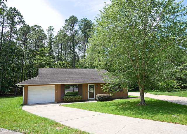 Property at 4 Live Oak Ct, Diamondhead, MS 39525, 3 beds, 3 baths