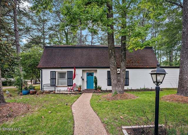 Property at 5405 Kaywood Dr, Jackson, MS 39211, 4 beds, 4.5 baths