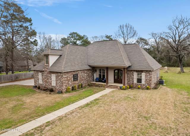 Property at 98 Wandering Oaks Ln, Hattiesburg, MS 39401, 4 beds, 3 baths