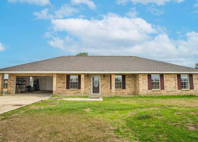 Property at 8 Skeeter Ln, Carriere, MS 39426, 3 beds, 3 baths