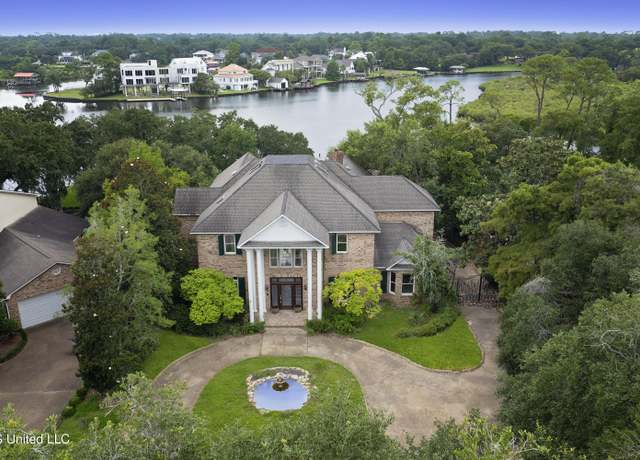 Property at 8 Bayou Pl, Gulfport, MS 39503, 6 beds, 7.5 baths