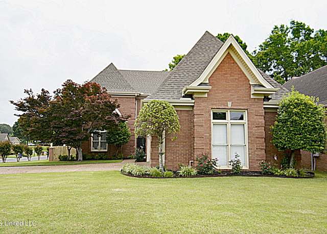 Property at 5305 Tournament Dr, Olive Branch, MS 38654, 4 beds, 3 baths