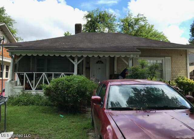 Property at 140 Catalpa St, Clarksdale, MS 38614, 3 beds, 2 baths