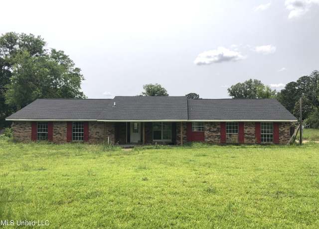 Property at 303 Old Spanish Trl, Jackson, MS 39212, 4 beds, 2 baths