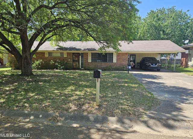 Property at 6 Woodville Dr, Natchez, MS 39120, 3 beds, 2 baths