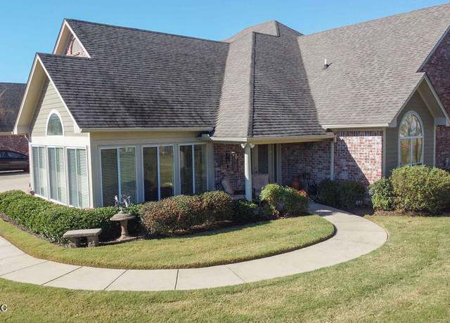 Property at 220 Sweetwater Dr, Pearl, MS 39208, 2 beds, 2 baths